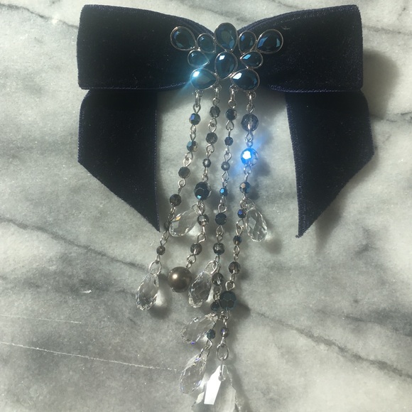 Swarovski crystal bow in midnight blue - Picture 2 of 6